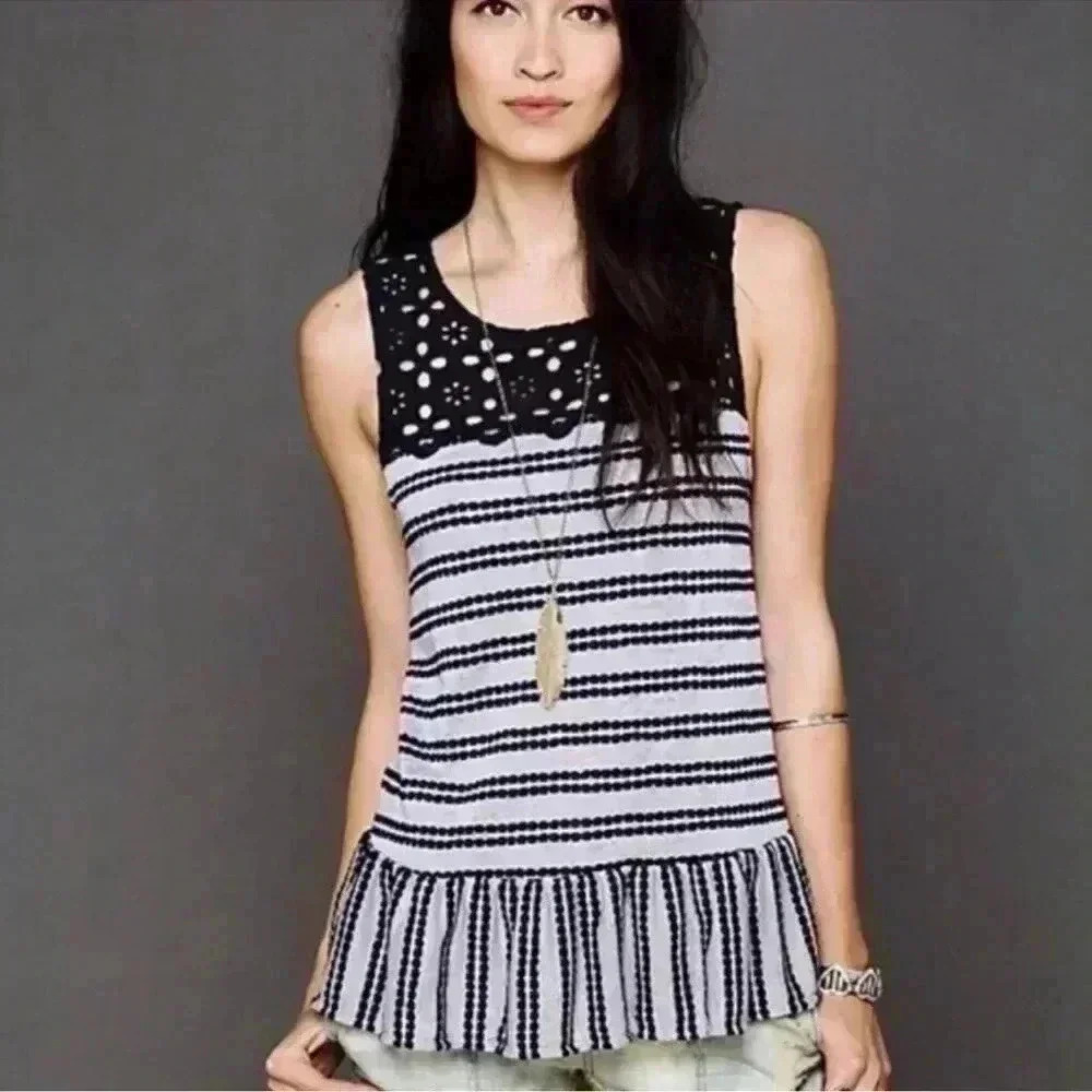 Free People Ruffle Hem Eyelet Top‎ Size XS Boho Bohemian Peplum